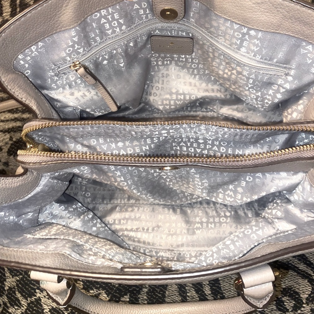 Kate spade purse⚡️ only 1.5 years old - Picture 6 of 8